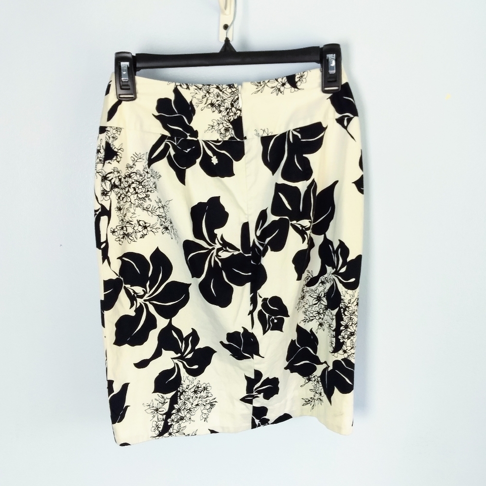 WHBM Black & White Pencil Skirt w/ Ruffle - Picture 7 of 7